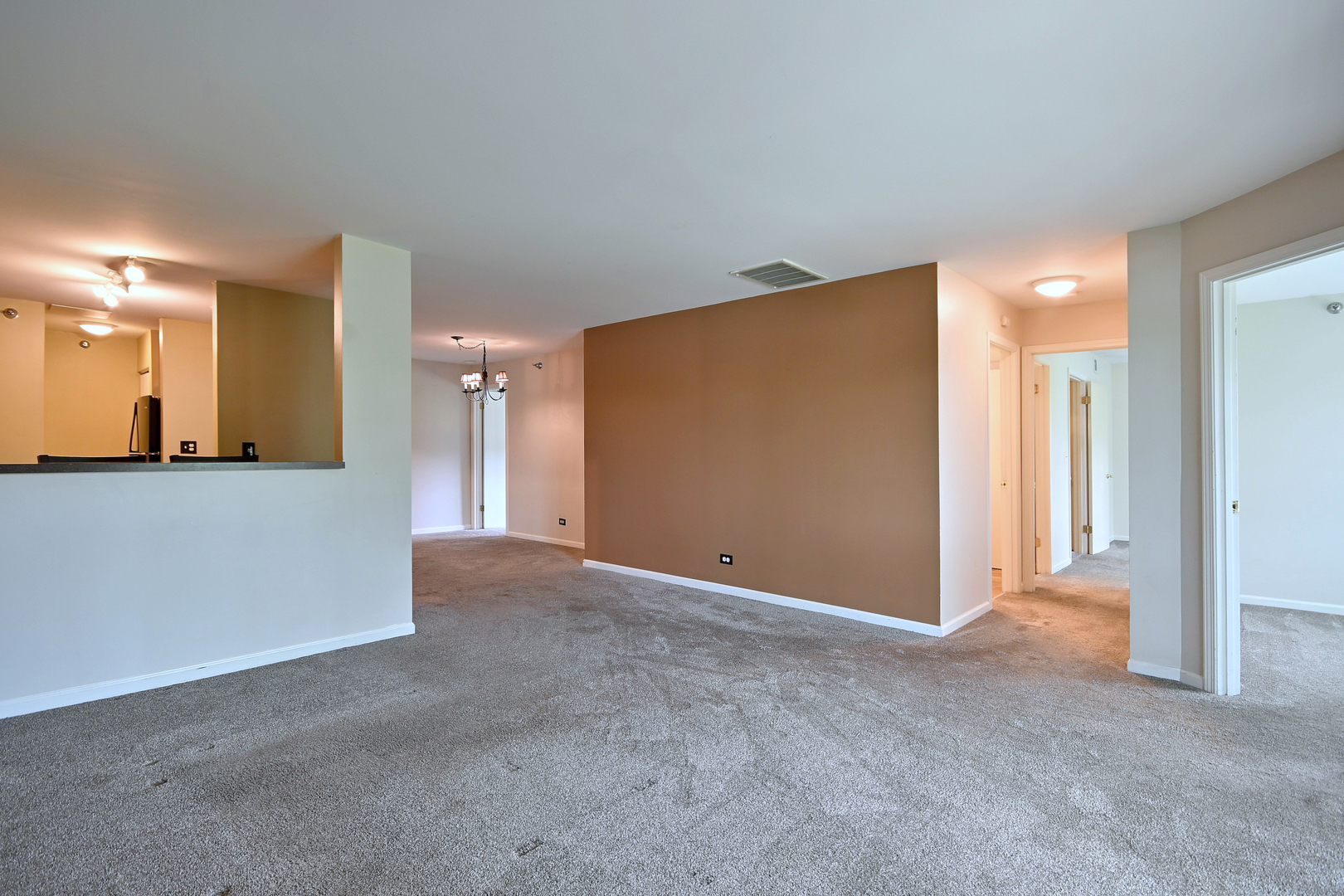 210 Glengarry Drive Unit: 212