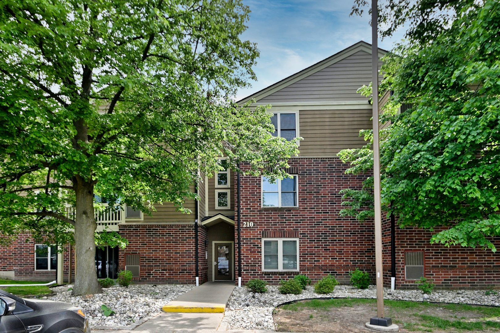 210 Glengarry Drive Unit: 212