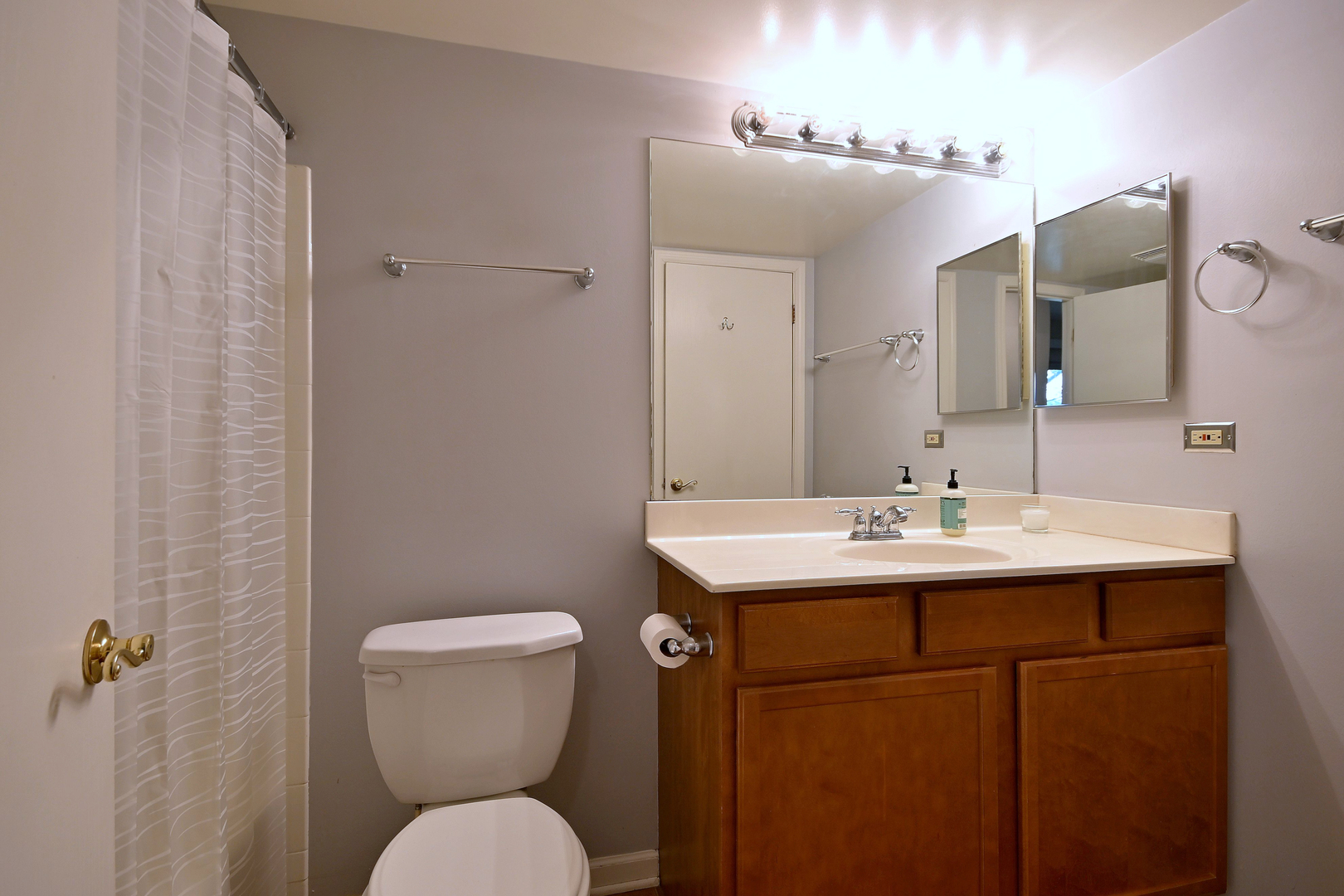 210 Glengarry Drive Unit: 212