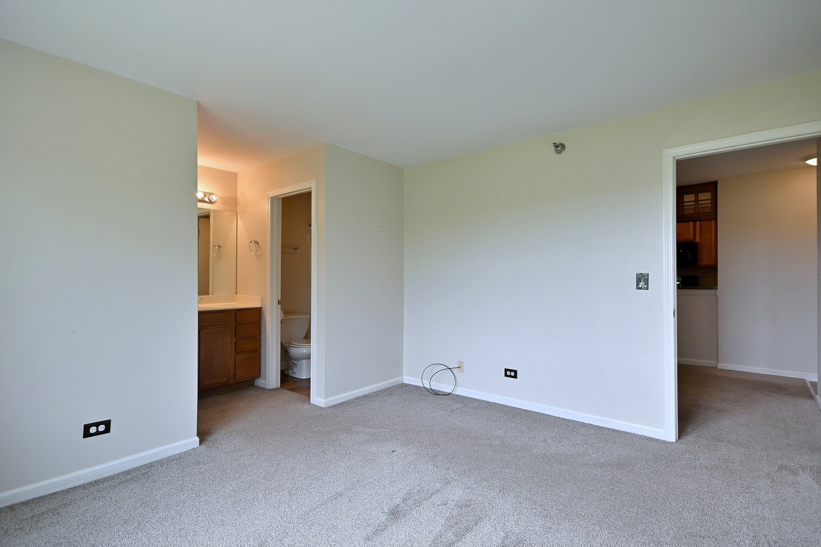 210 Glengarry Drive Unit: 212