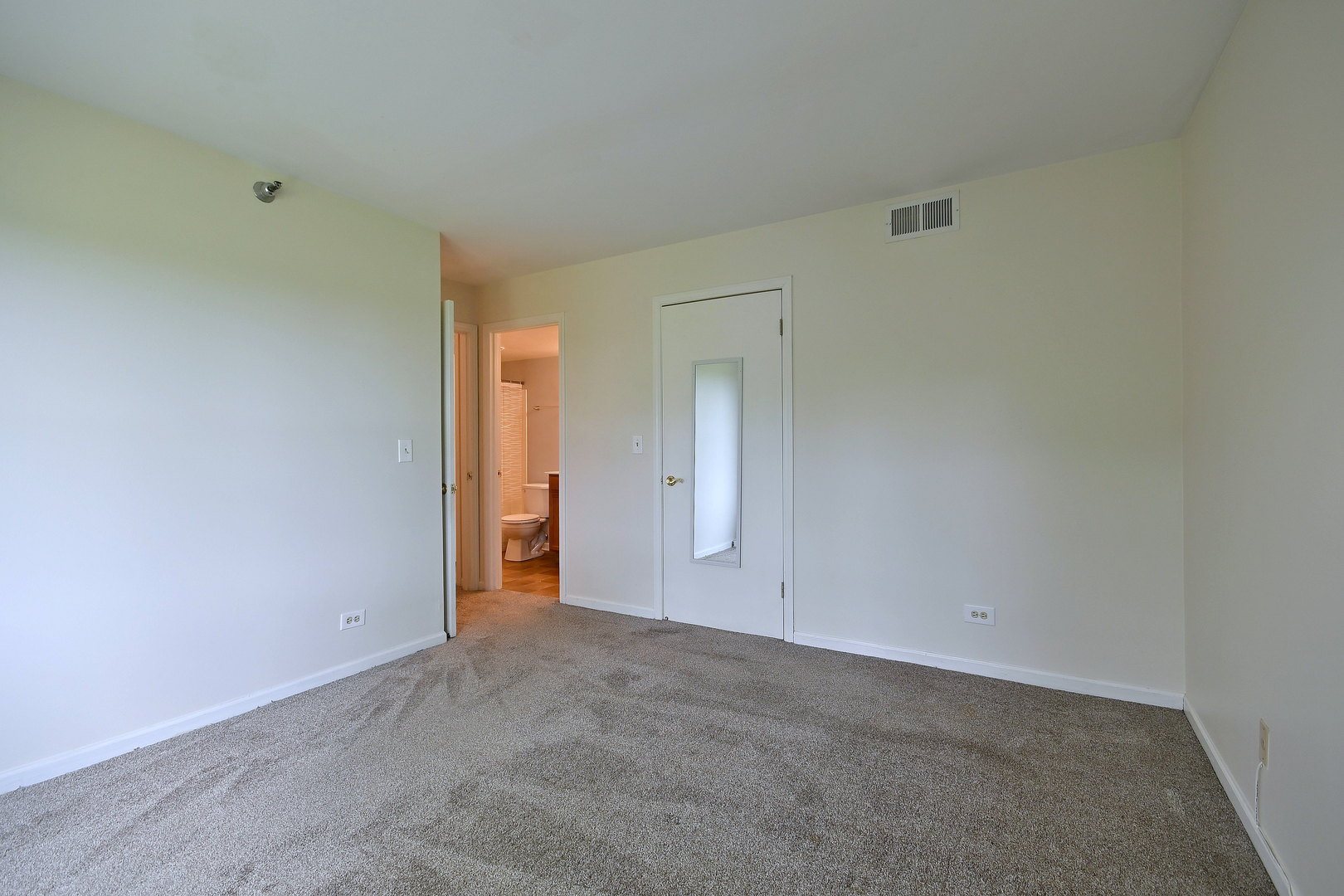 210 Glengarry Drive Unit: 212