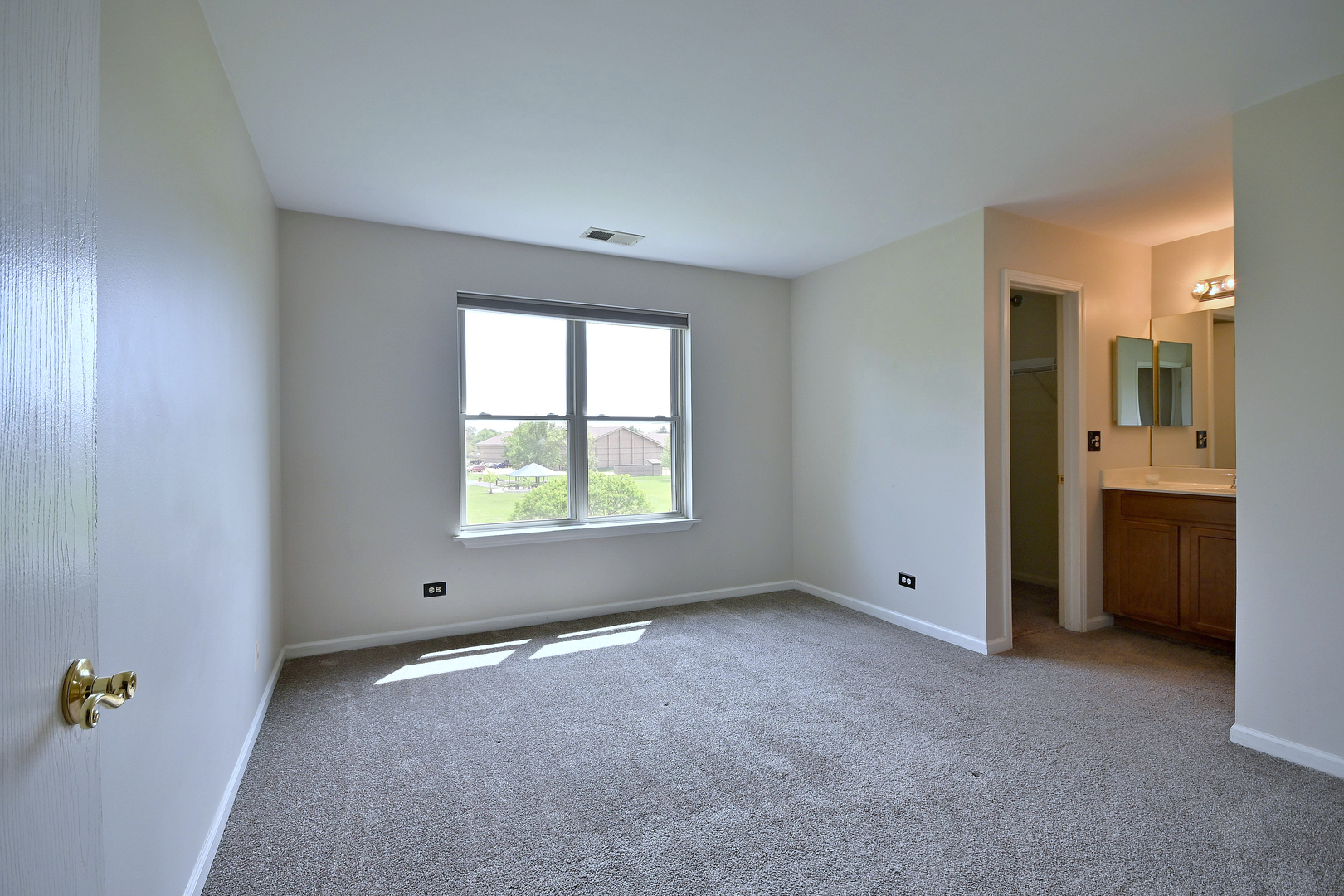 210 Glengarry Drive Unit: 212