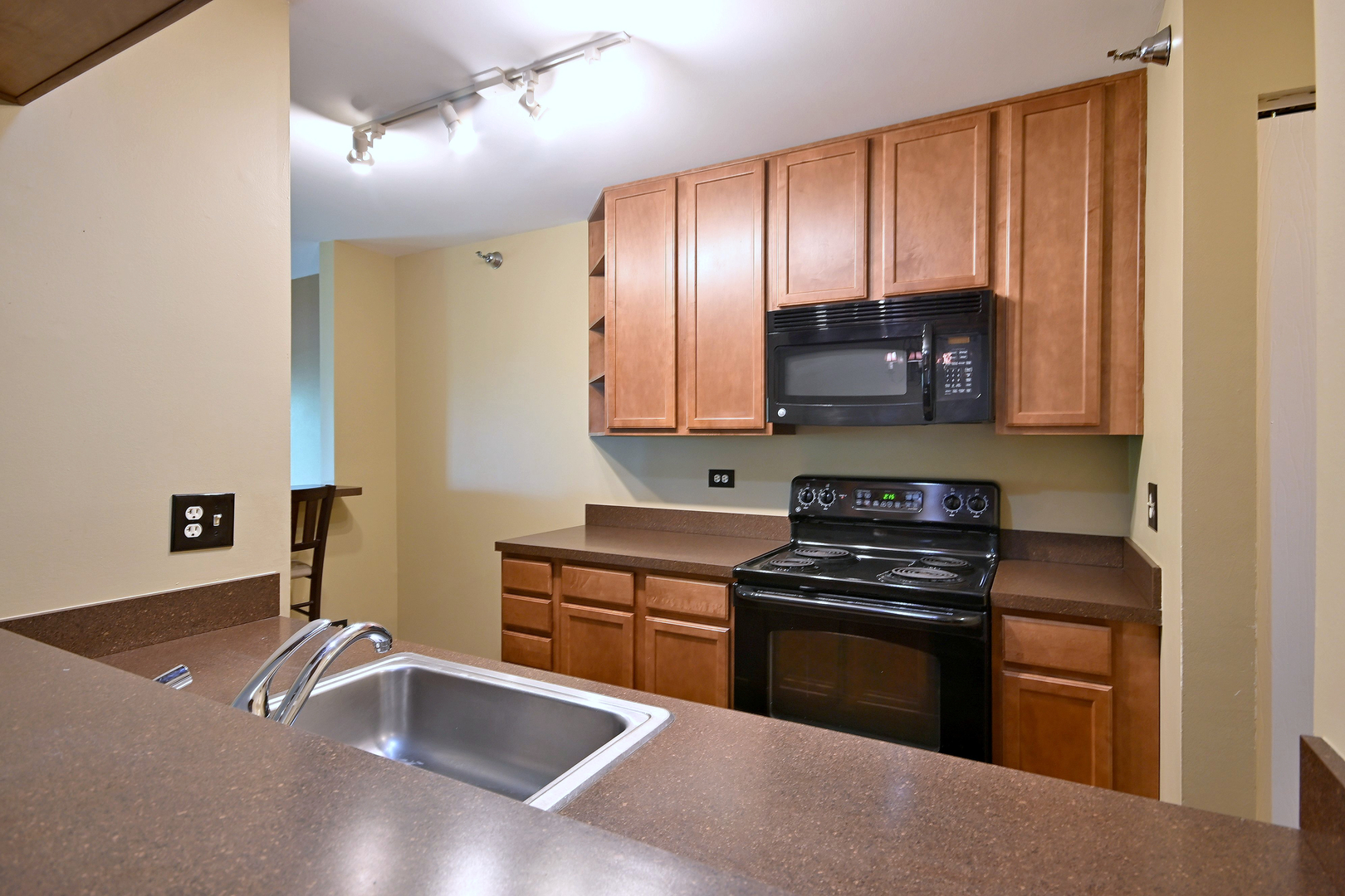 210 Glengarry Drive Unit: 212