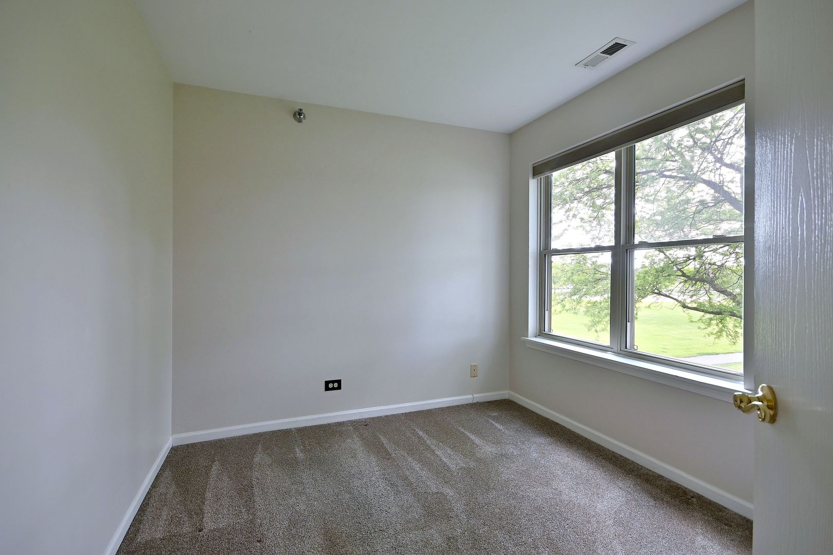 210 Glengarry Drive Unit: 212