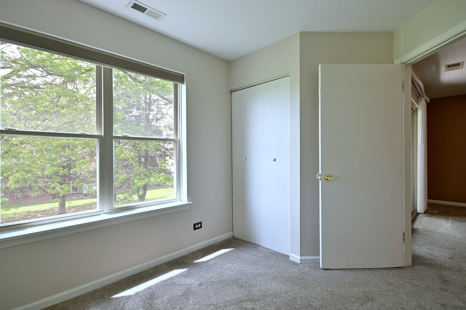 210 Glengarry Drive Unit: 212