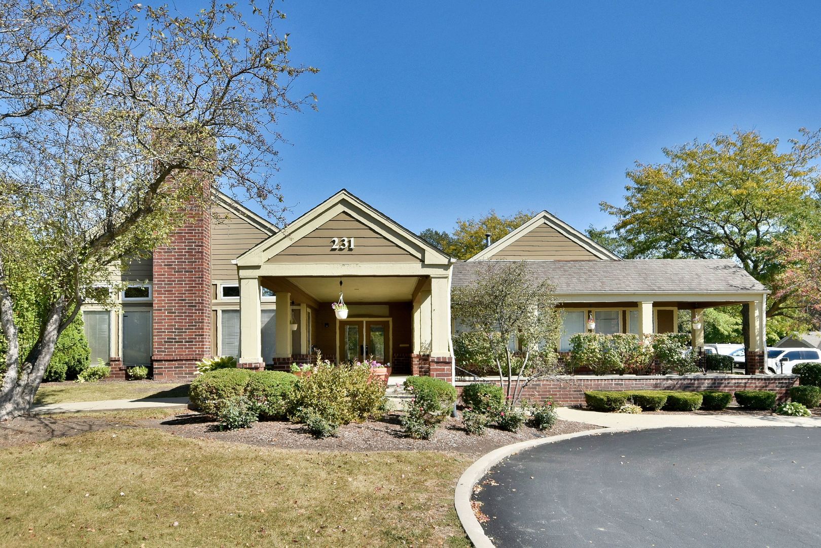 210 Glengarry Drive Unit: 212