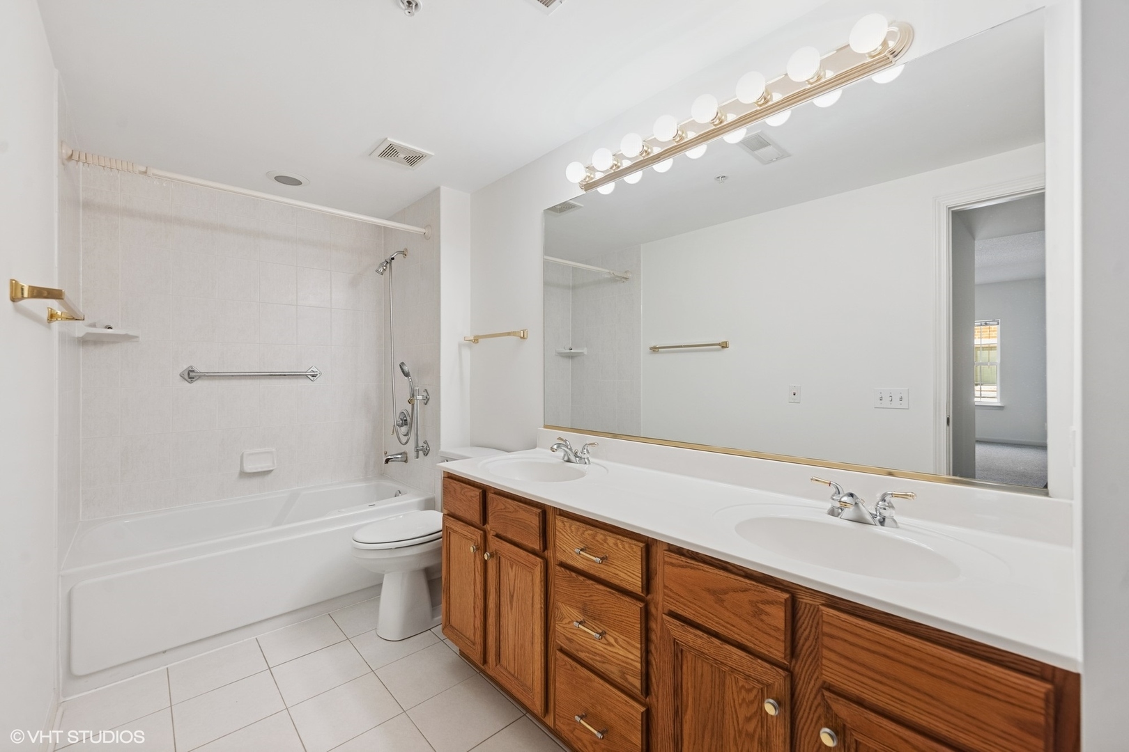 200 N Addison Avenue Unit: 204