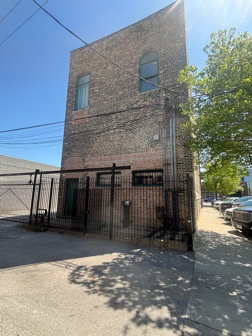 1312 W North Avenue