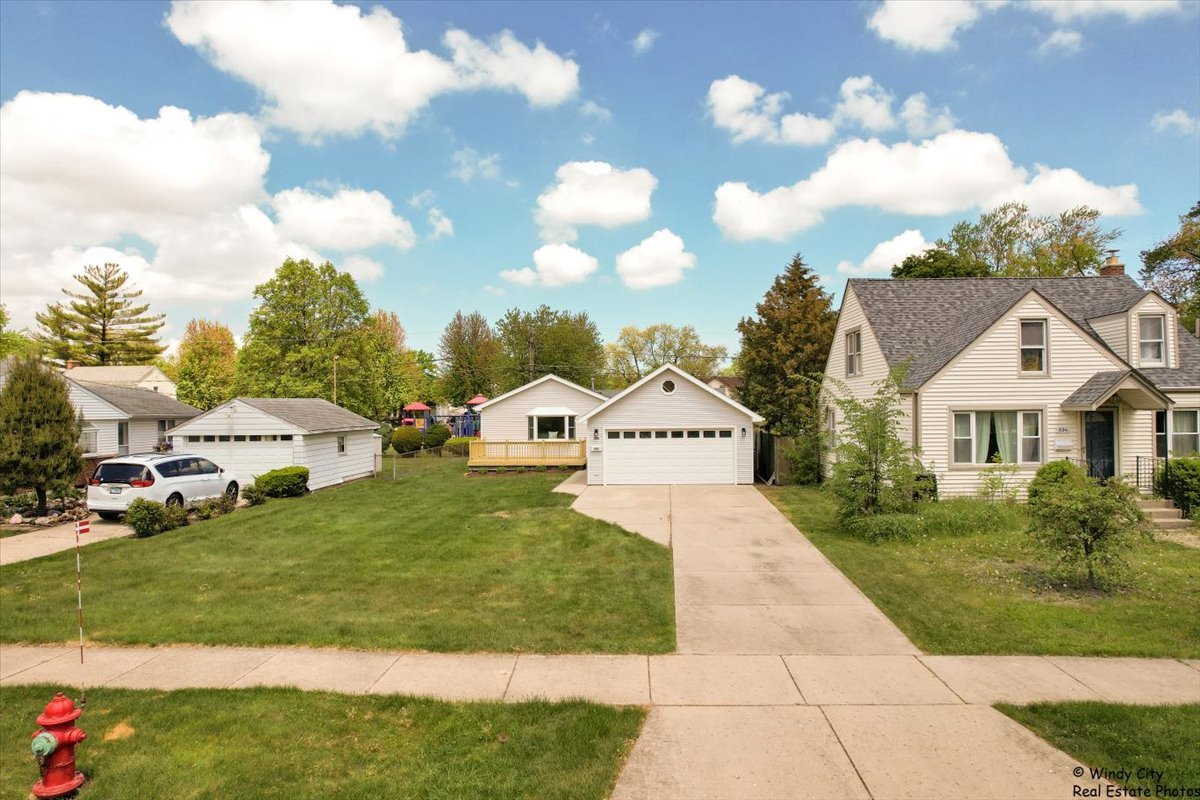 884 Greenview Avenue