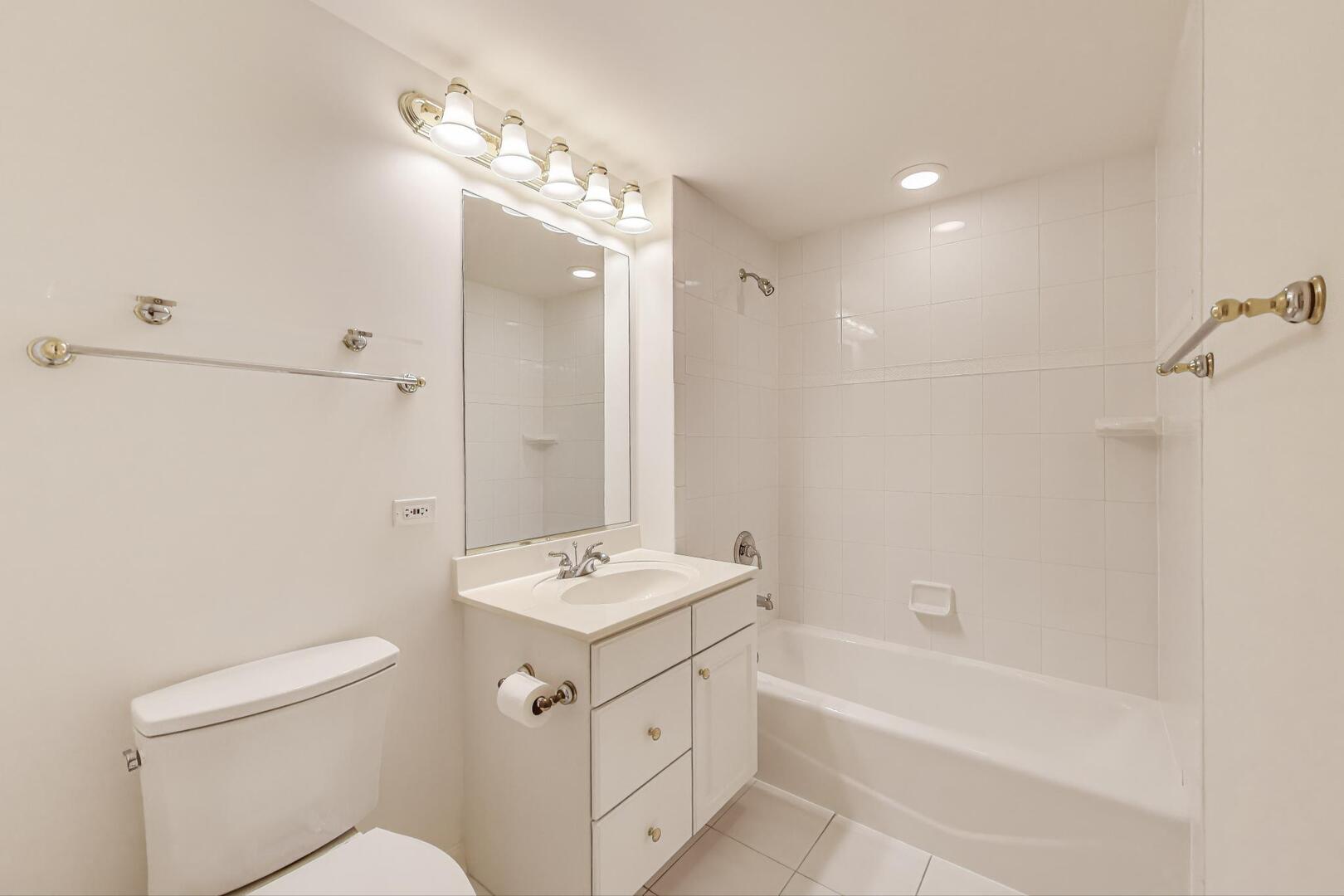 200 N Addison Avenue Unit: 306