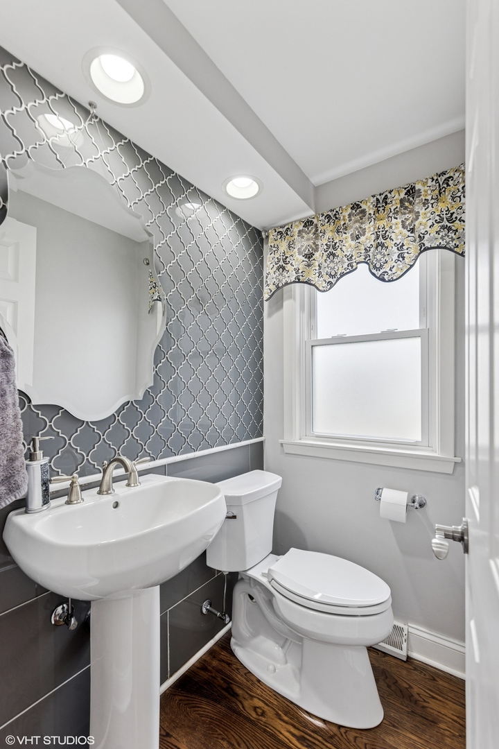 265 W Adams Street