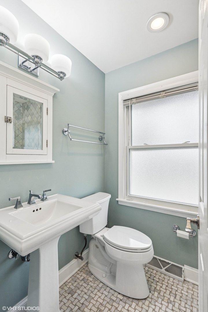 265 W Adams Street