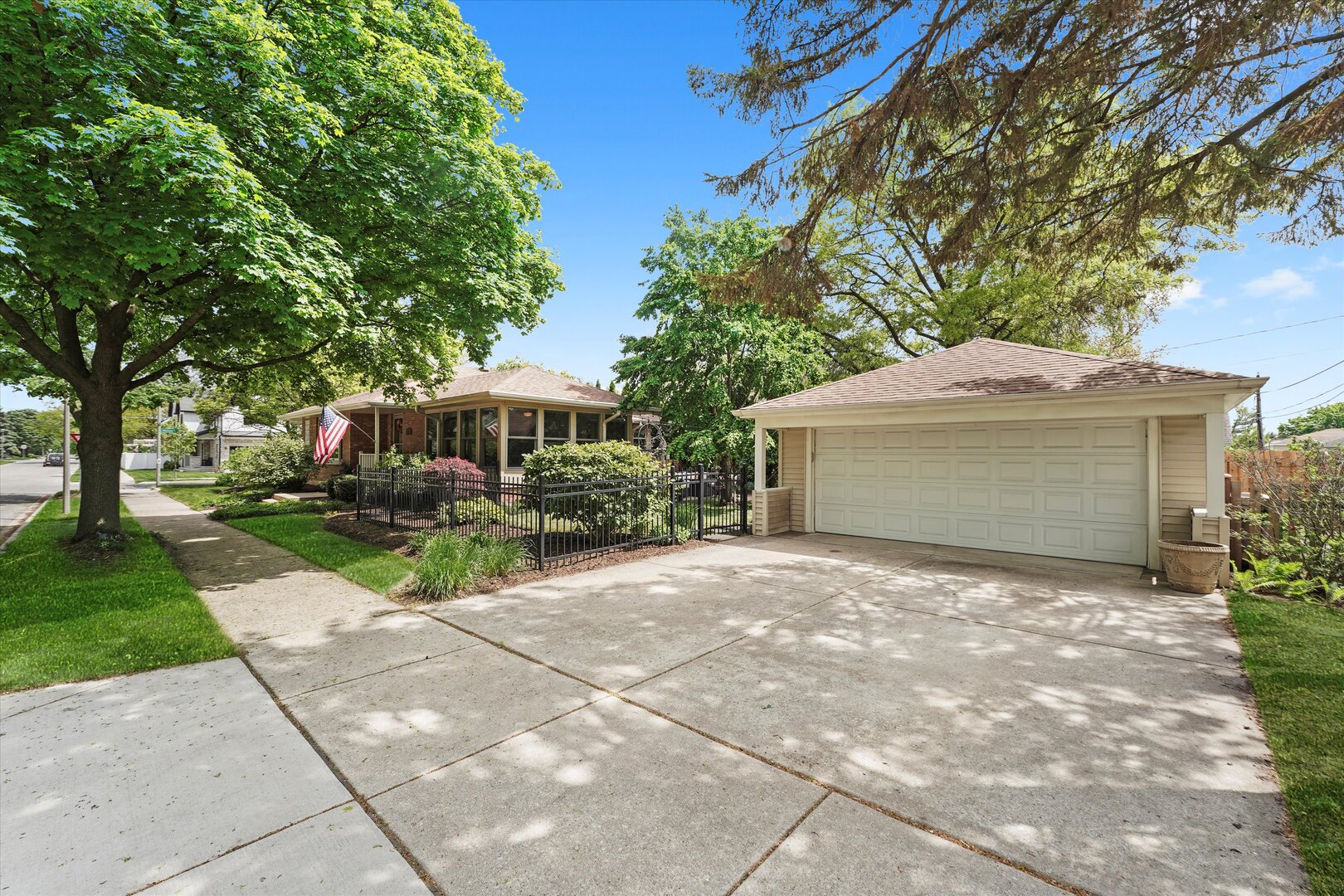 728 S Hillside Avenue