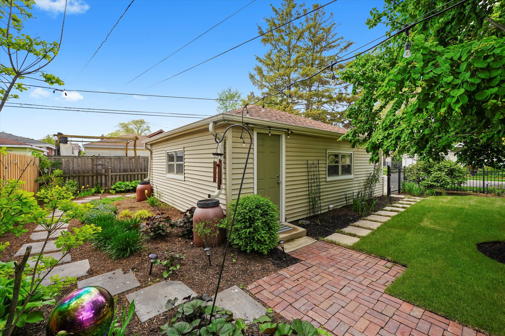 728 S Hillside Avenue