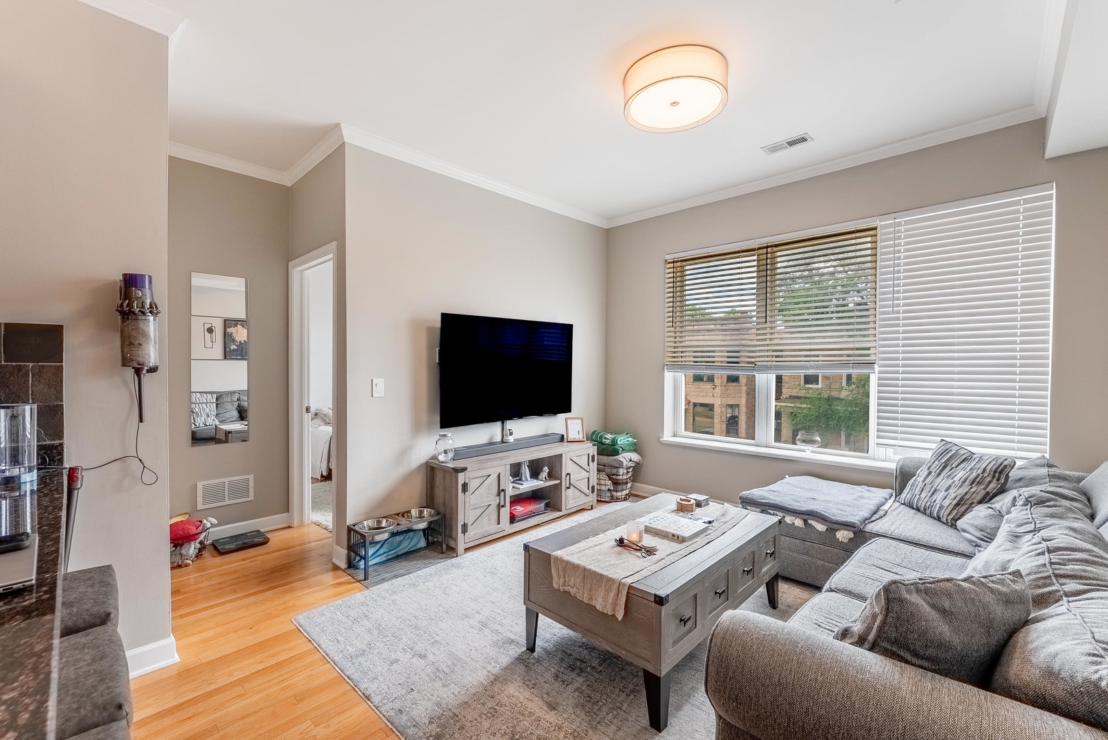 2716 N Kedzie Avenue Unit: 2