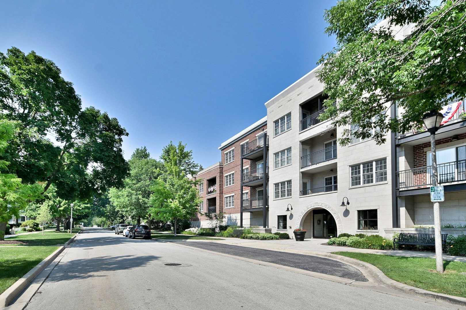 111 N Larch Avenue Unit: 206