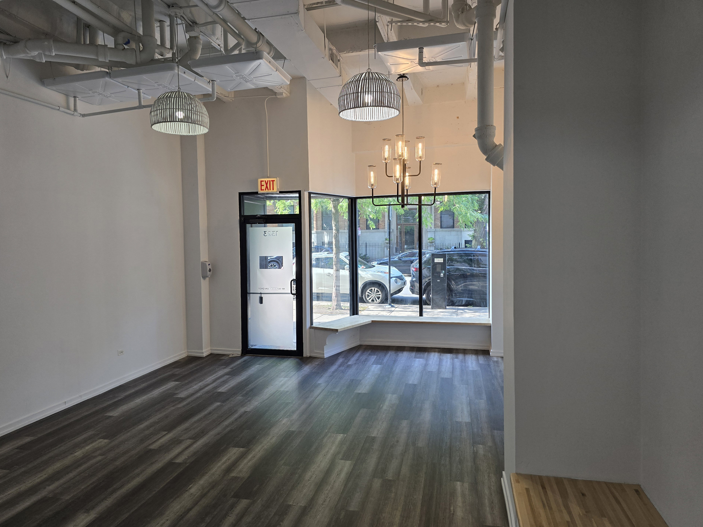 1325 W Wilson Avenue Unit: 1323