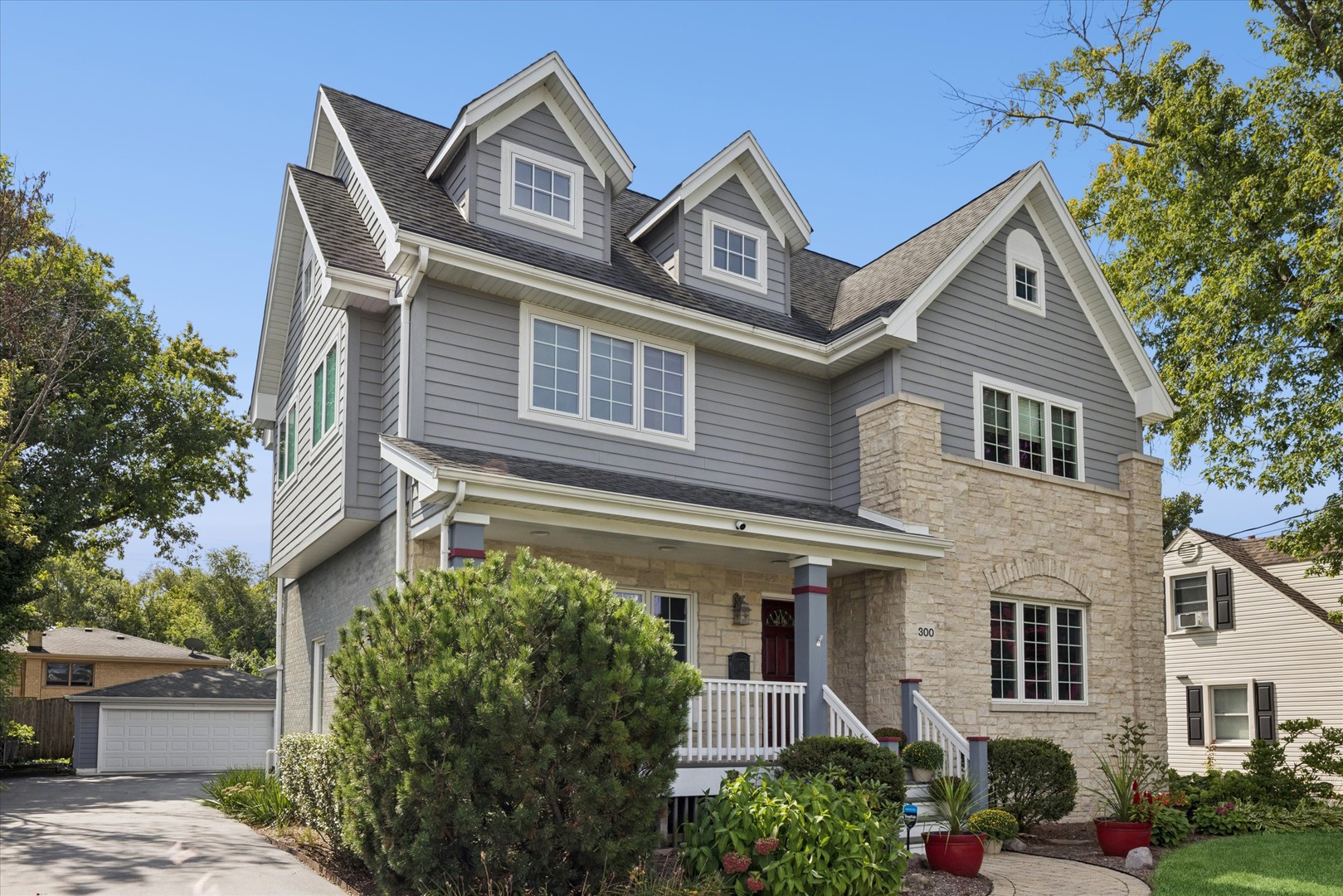 300 E Crescent Avenue