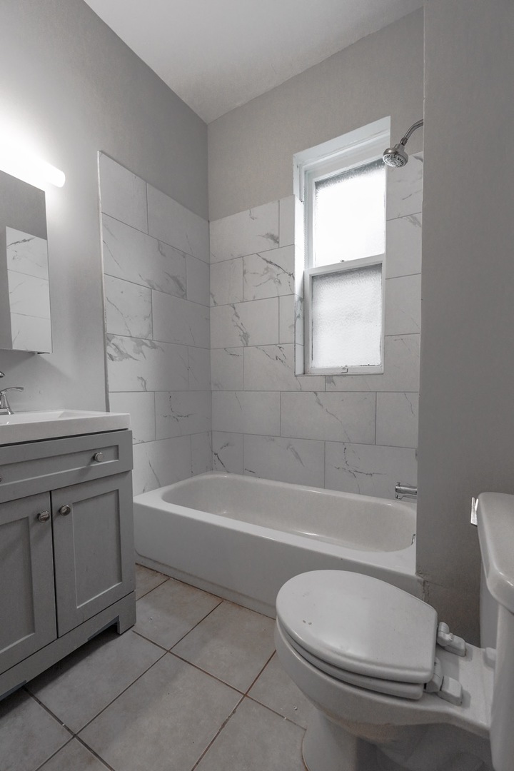 1444 N Maplewood Avenue Unit: 3F