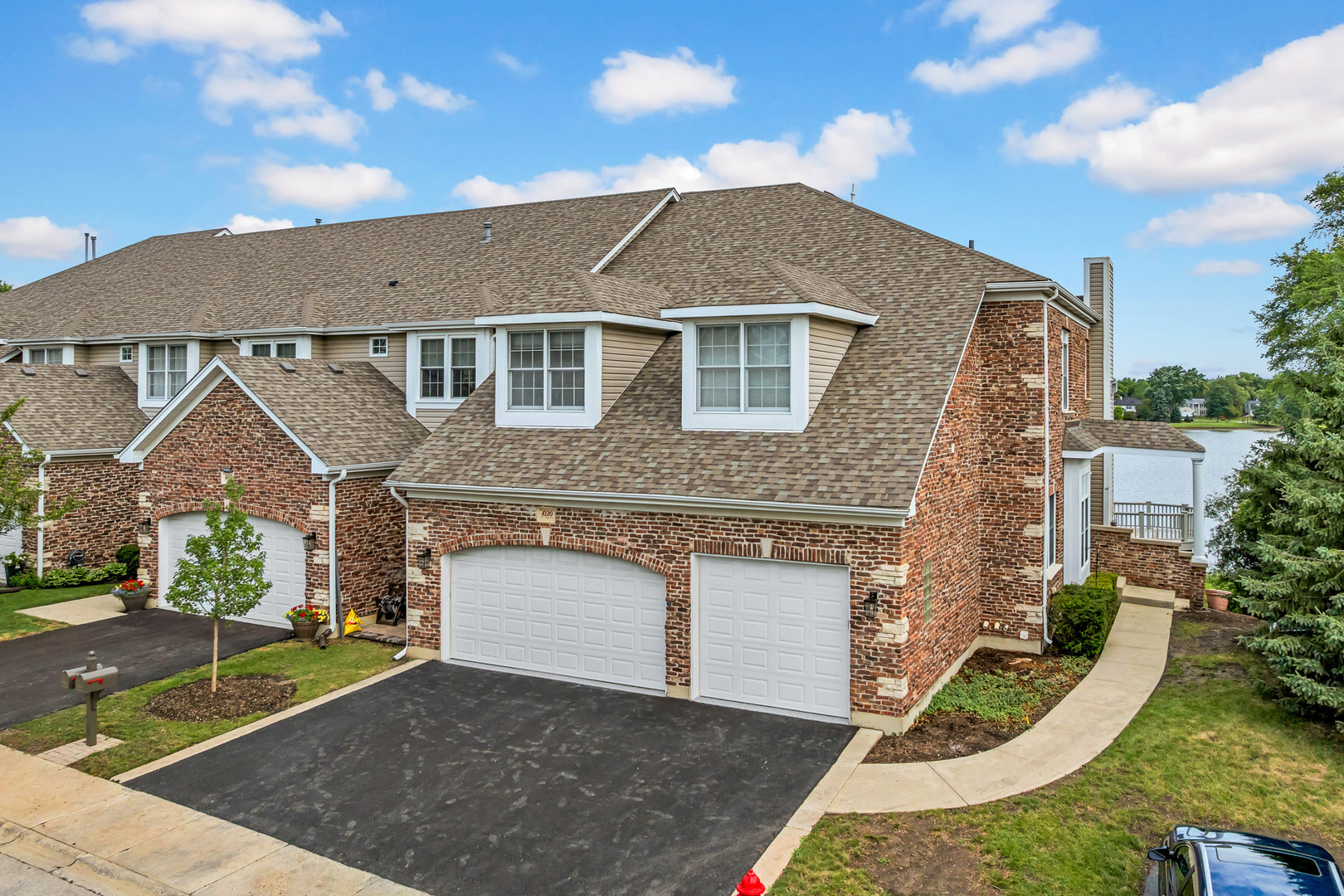 1020 W Bogey Lane
