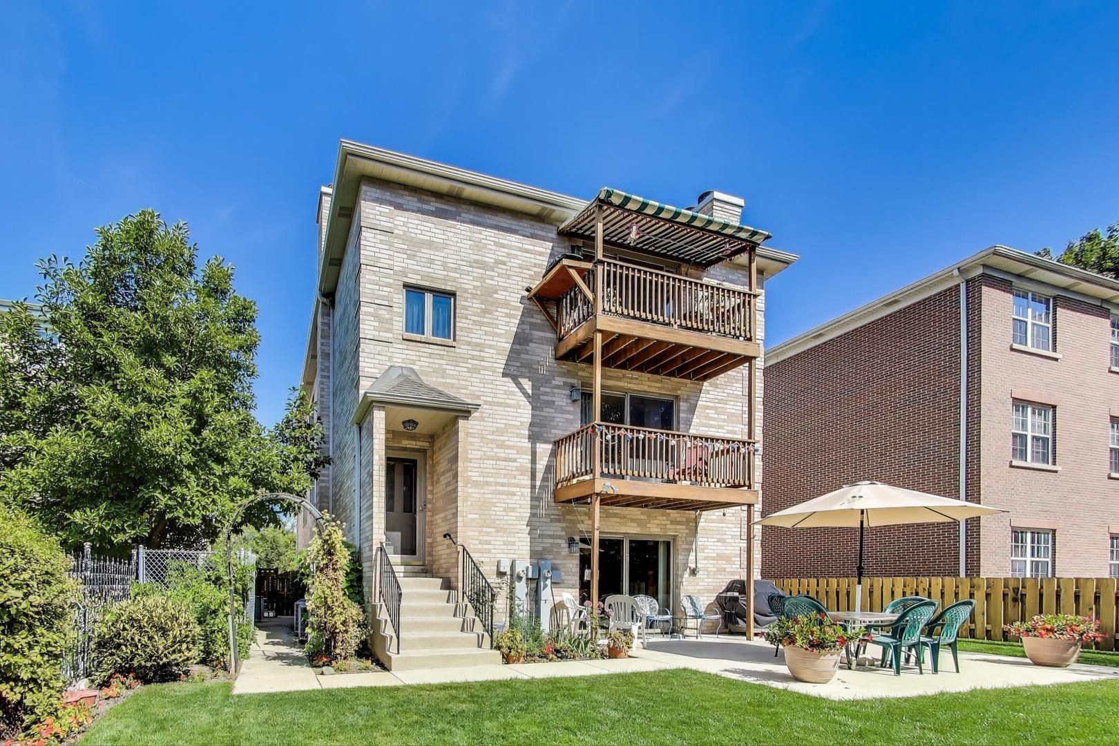 1209 E Davis Street