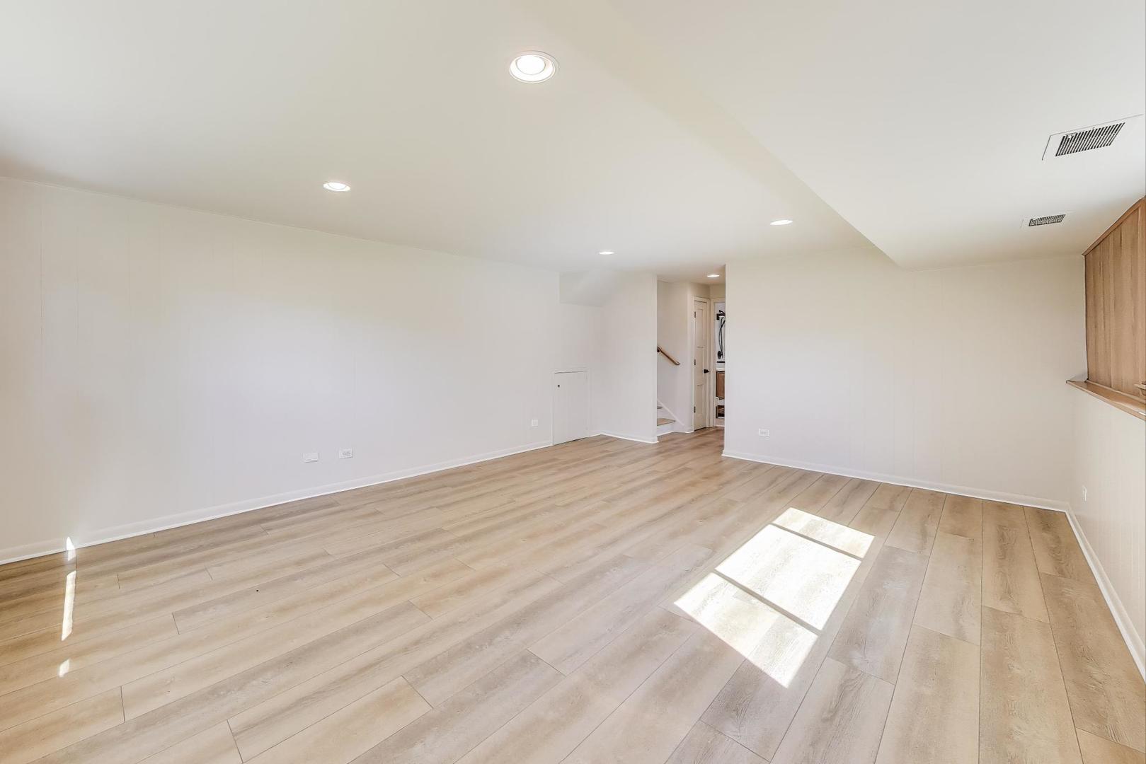 877 S Cedar Avenue