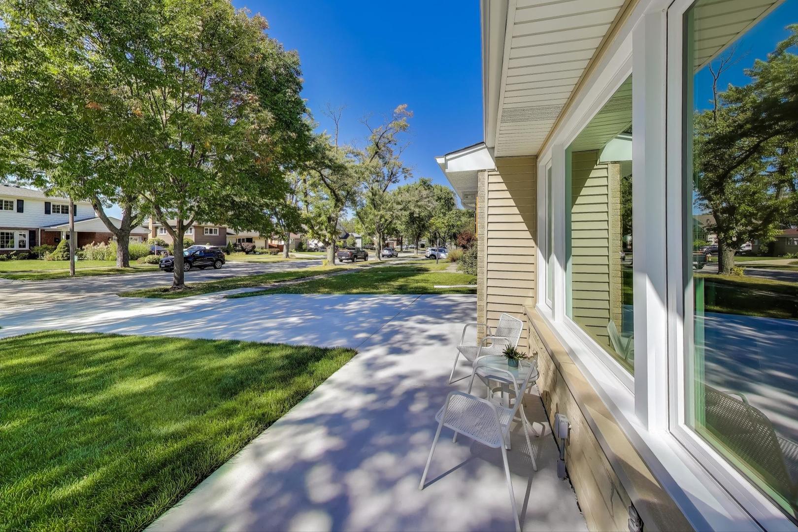 877 S Cedar Avenue