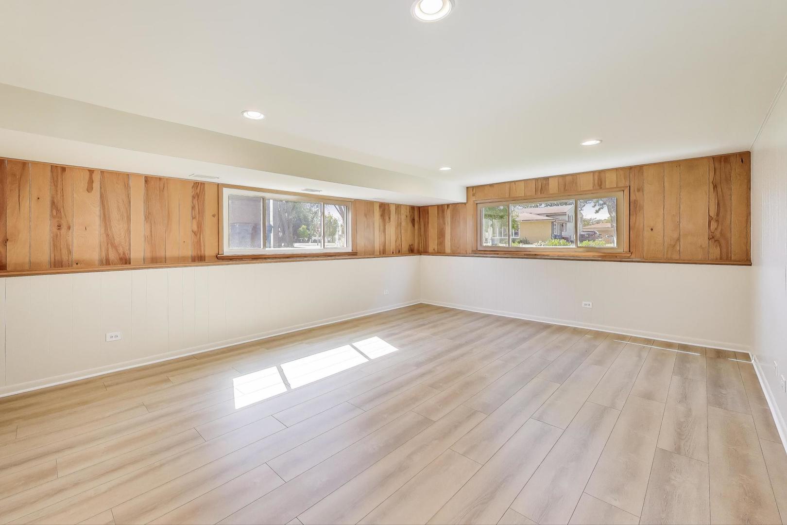 877 S Cedar Avenue