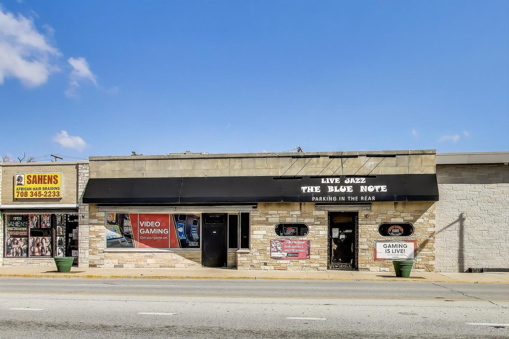1715 W Roosevelt Road