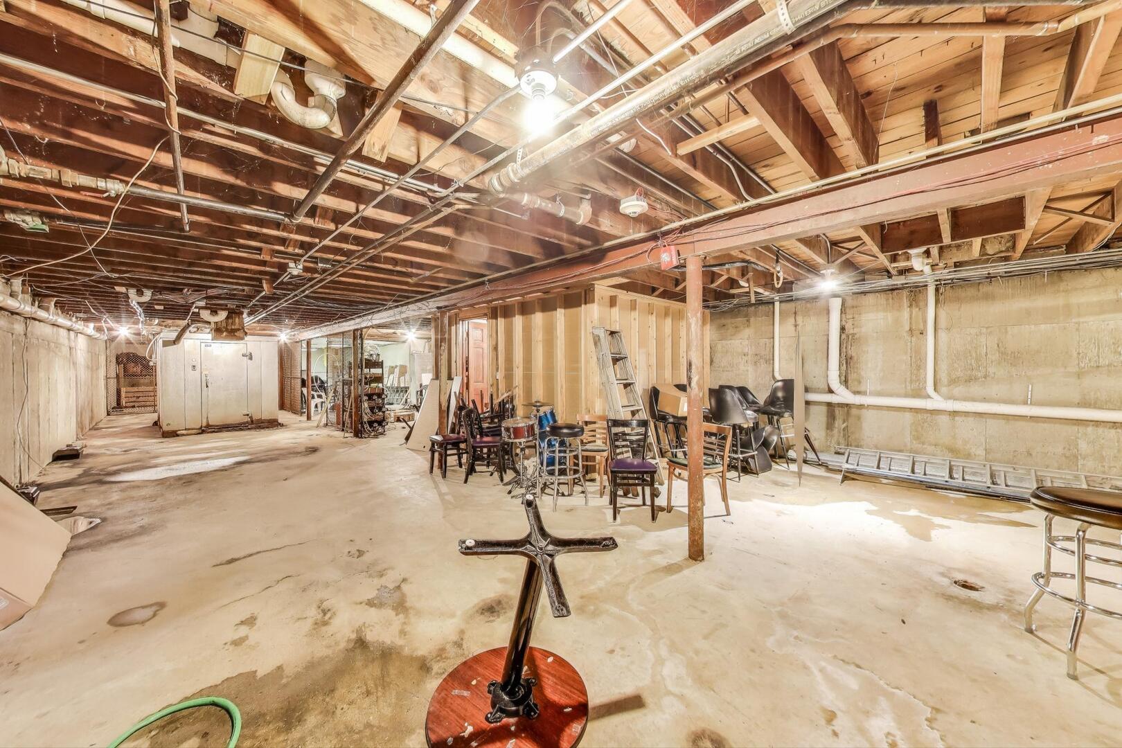 1715 W Roosevelt Road