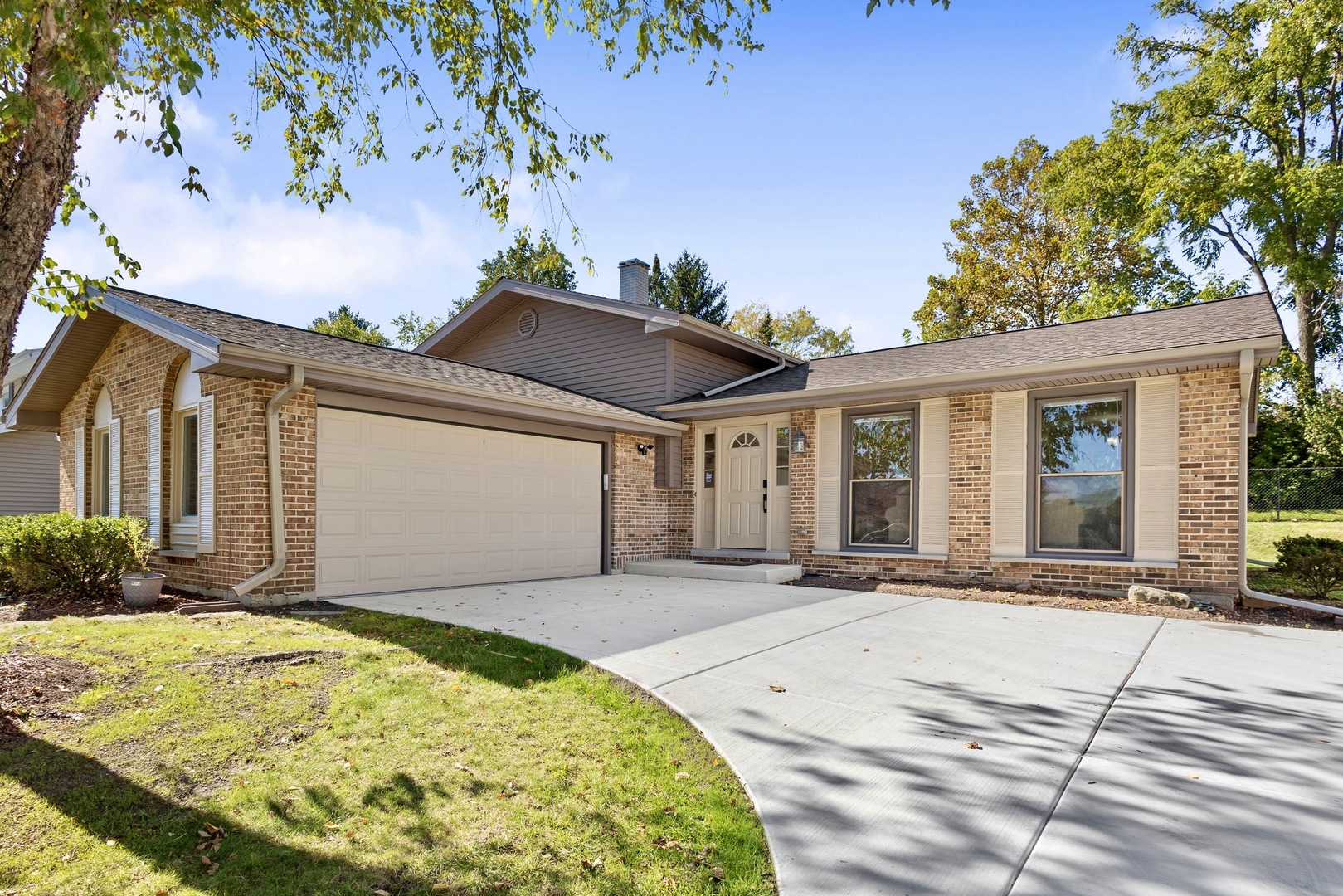7S610 Lynn Drive