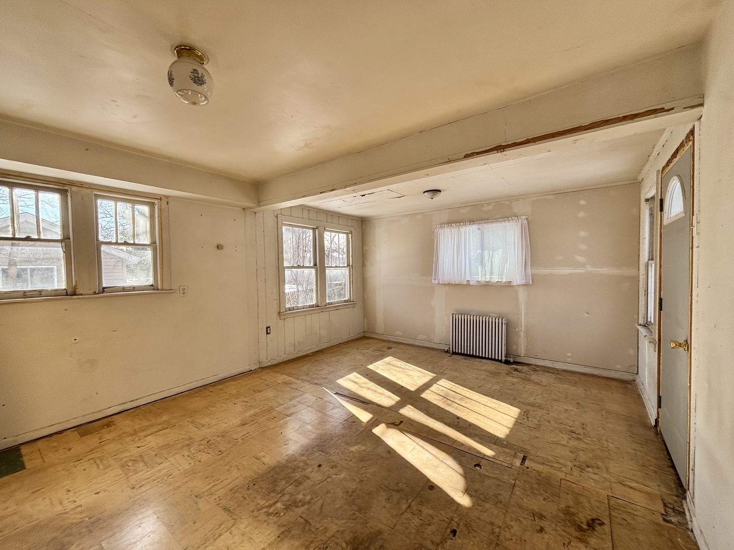 352 N Broadview Avenue