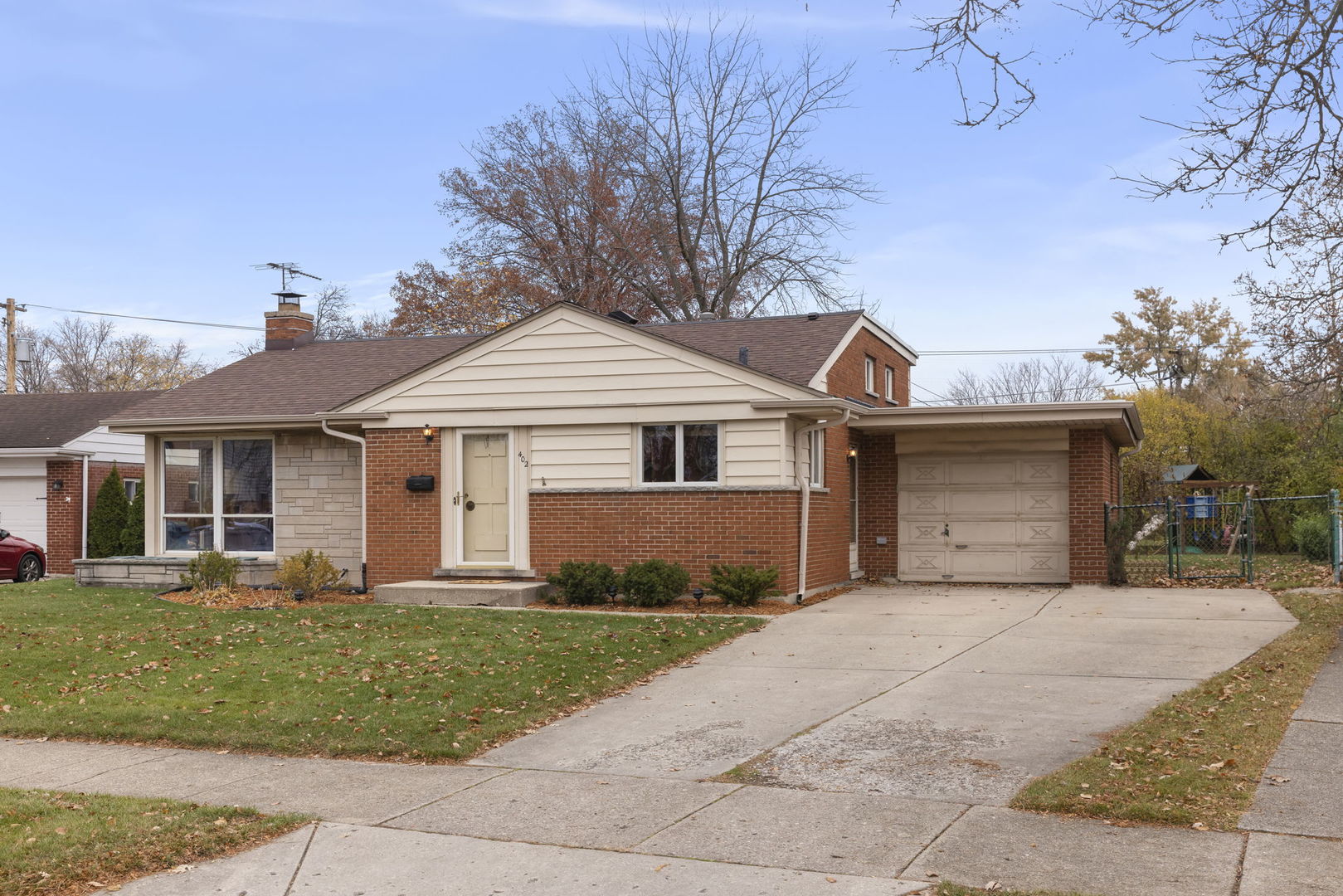 402 E Huntington Lane