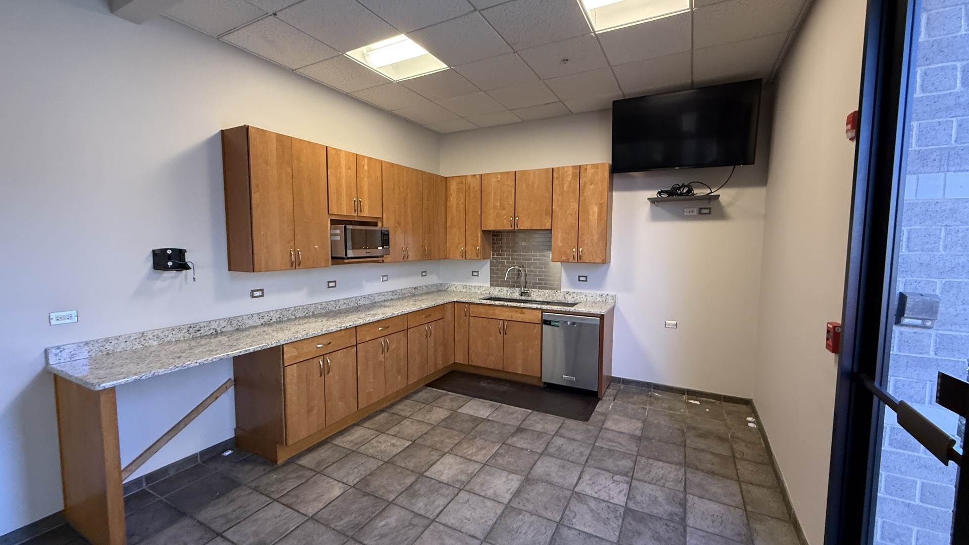 831 Oakton Street Unit: 831-837