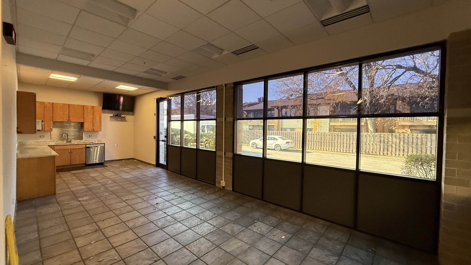 831 Oakton Street Unit: 831-837