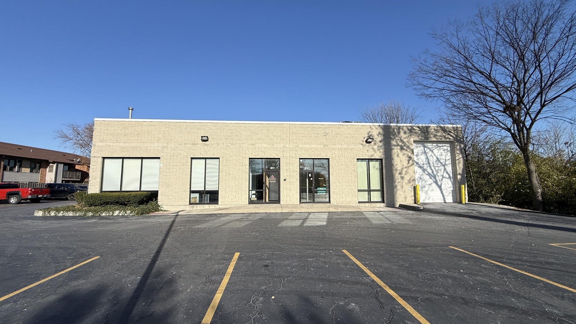 831 Oakton Street Unit: 831-837