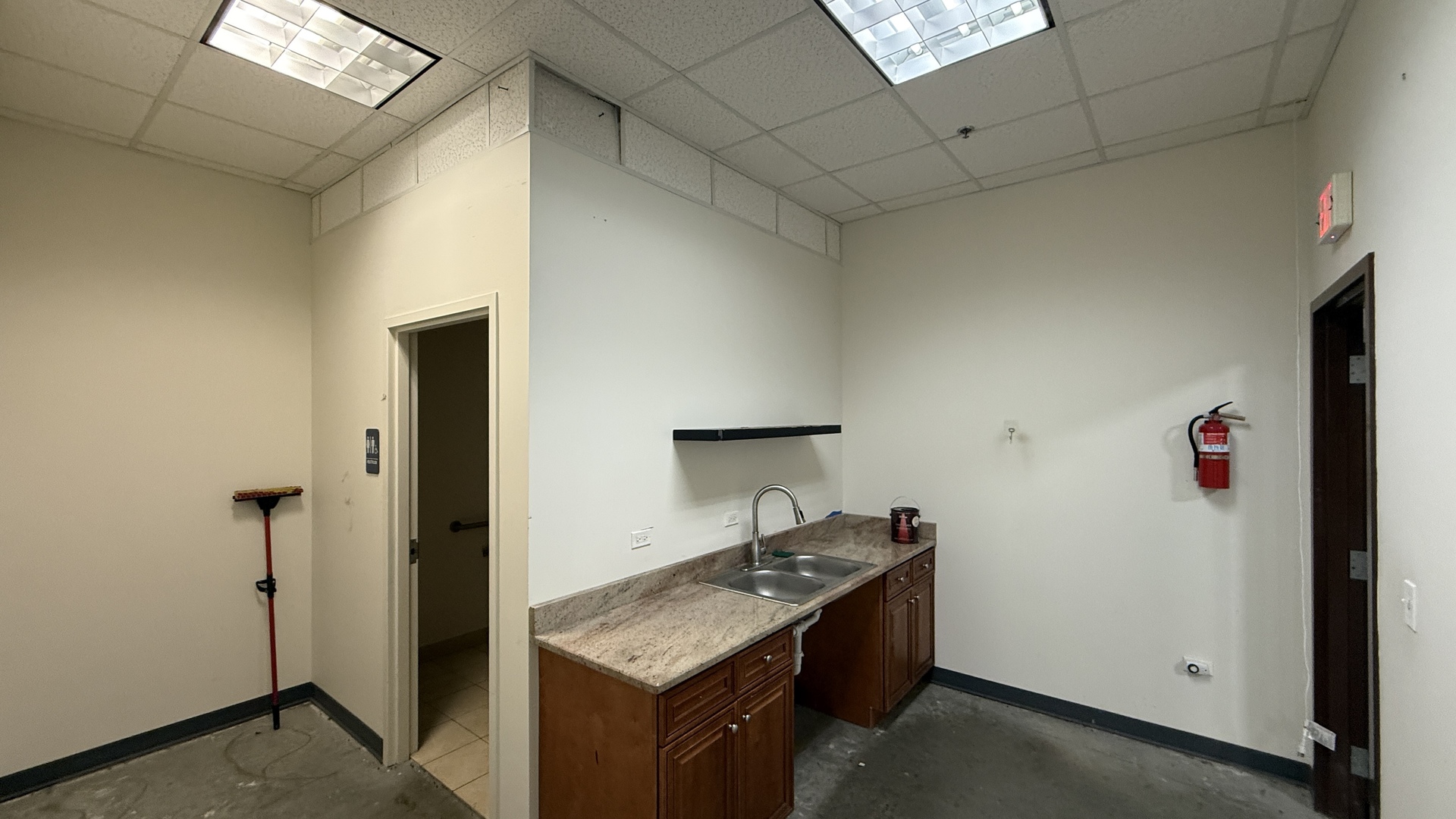 831 Oakton Street Unit: 831-837