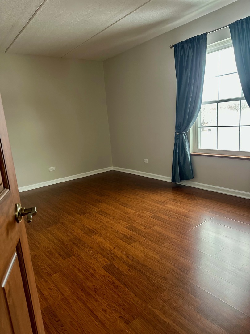 5125 Blodgett Avenue Unit: 418