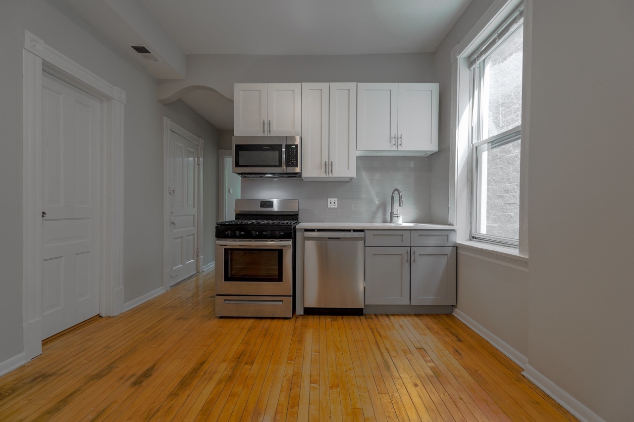 1444 N Maplewood Avenue Unit: 2F