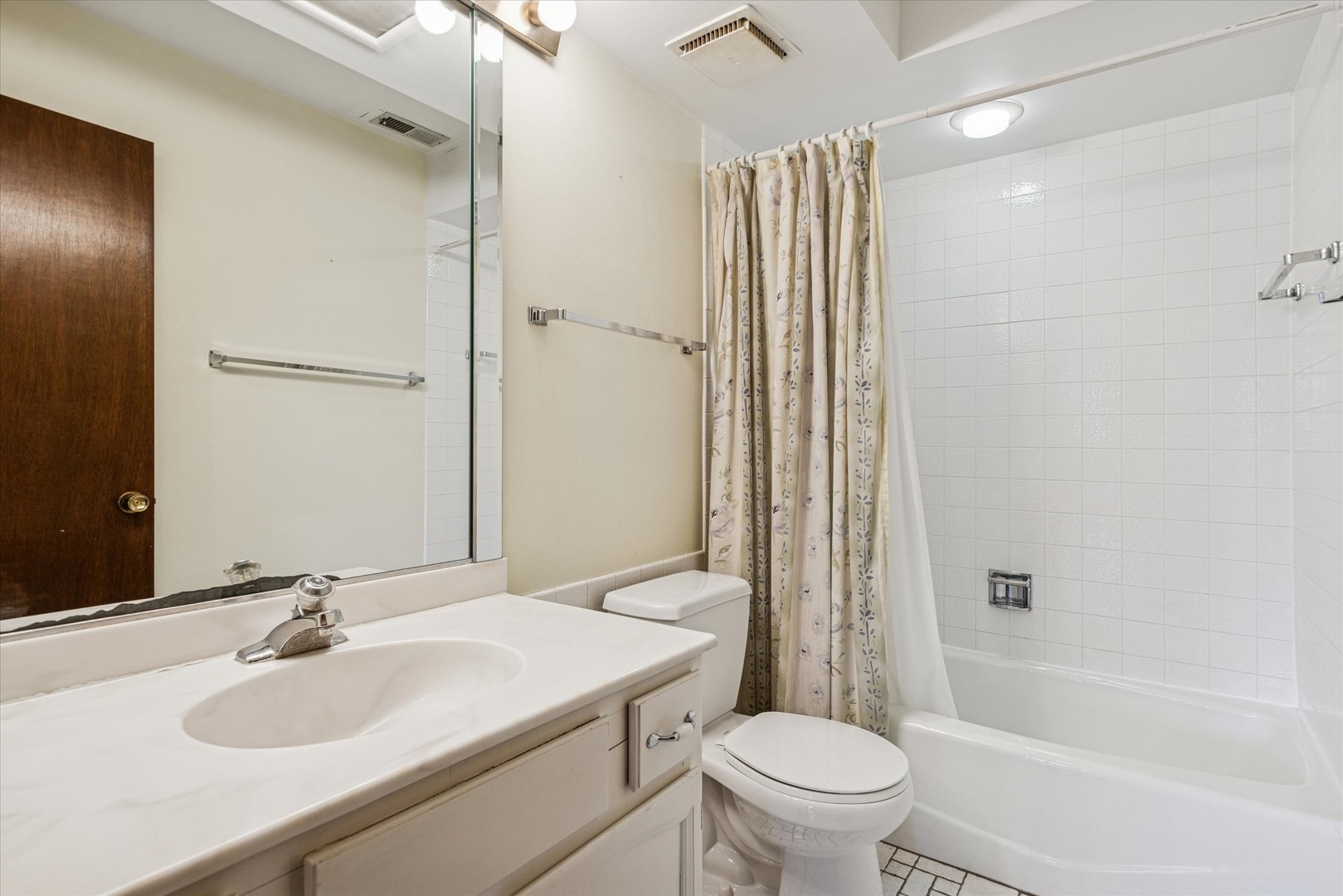 1S150 Spring Road Unit: 2I