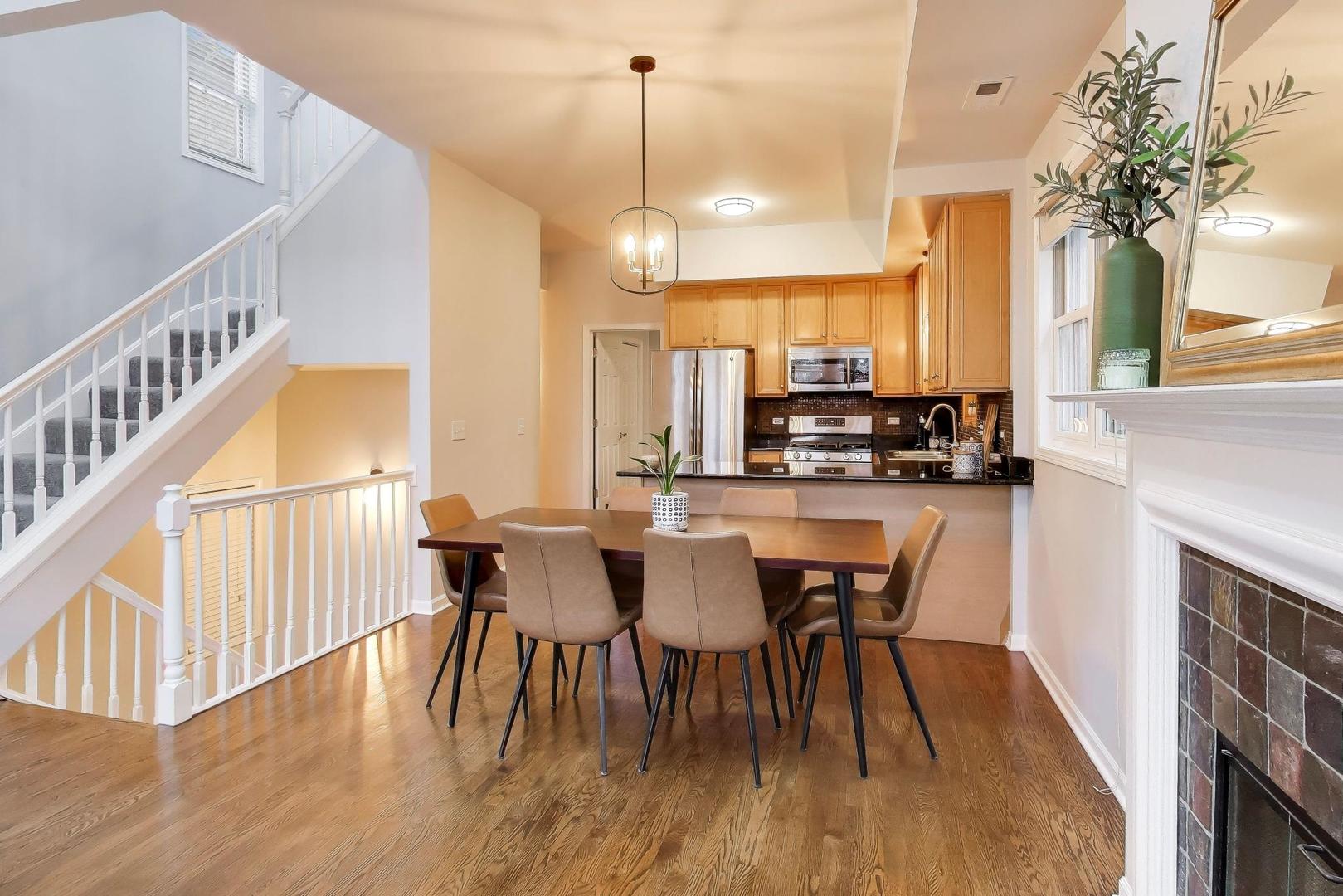 2852 N Damen Avenue Unit: 3