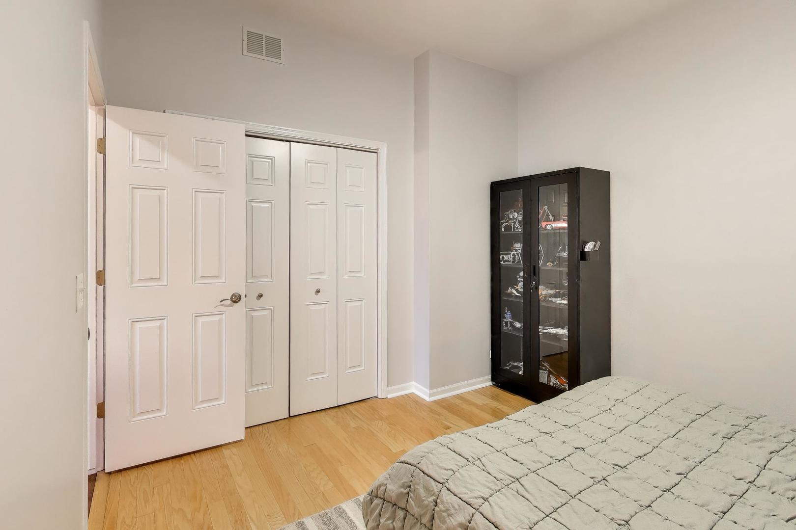 2852 N Damen Avenue Unit: 3