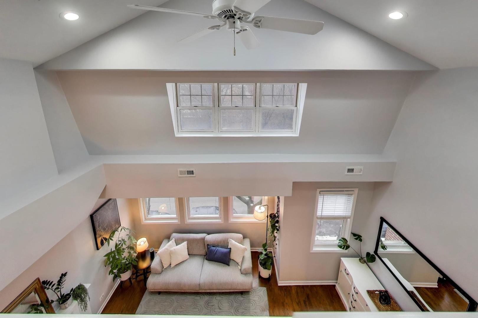 2852 N Damen Avenue Unit: 3