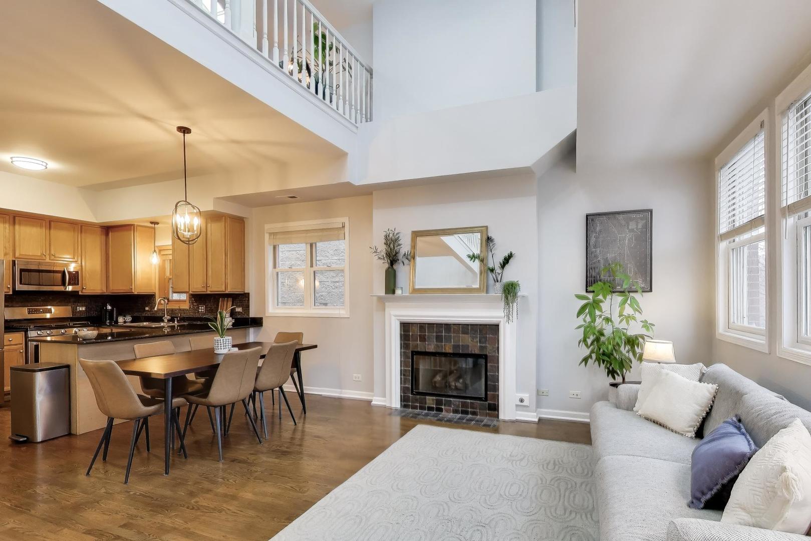 2852 N Damen Avenue Unit: 3