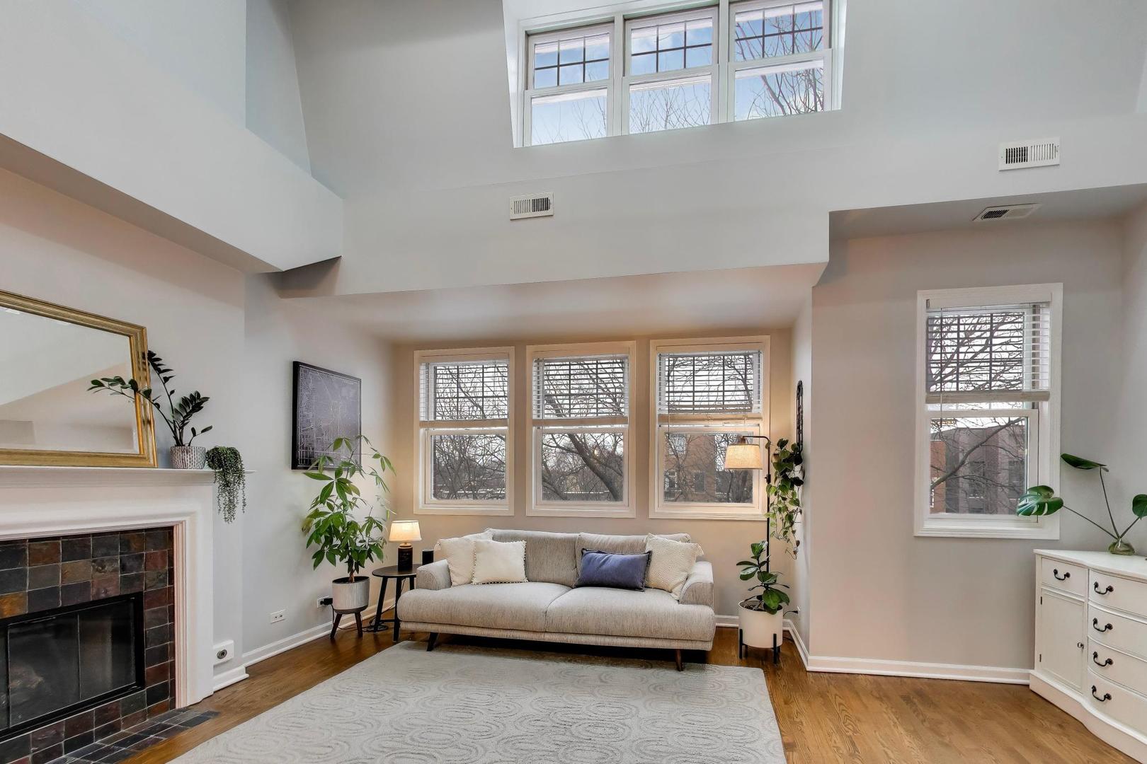 2852 N Damen Avenue Unit: 3