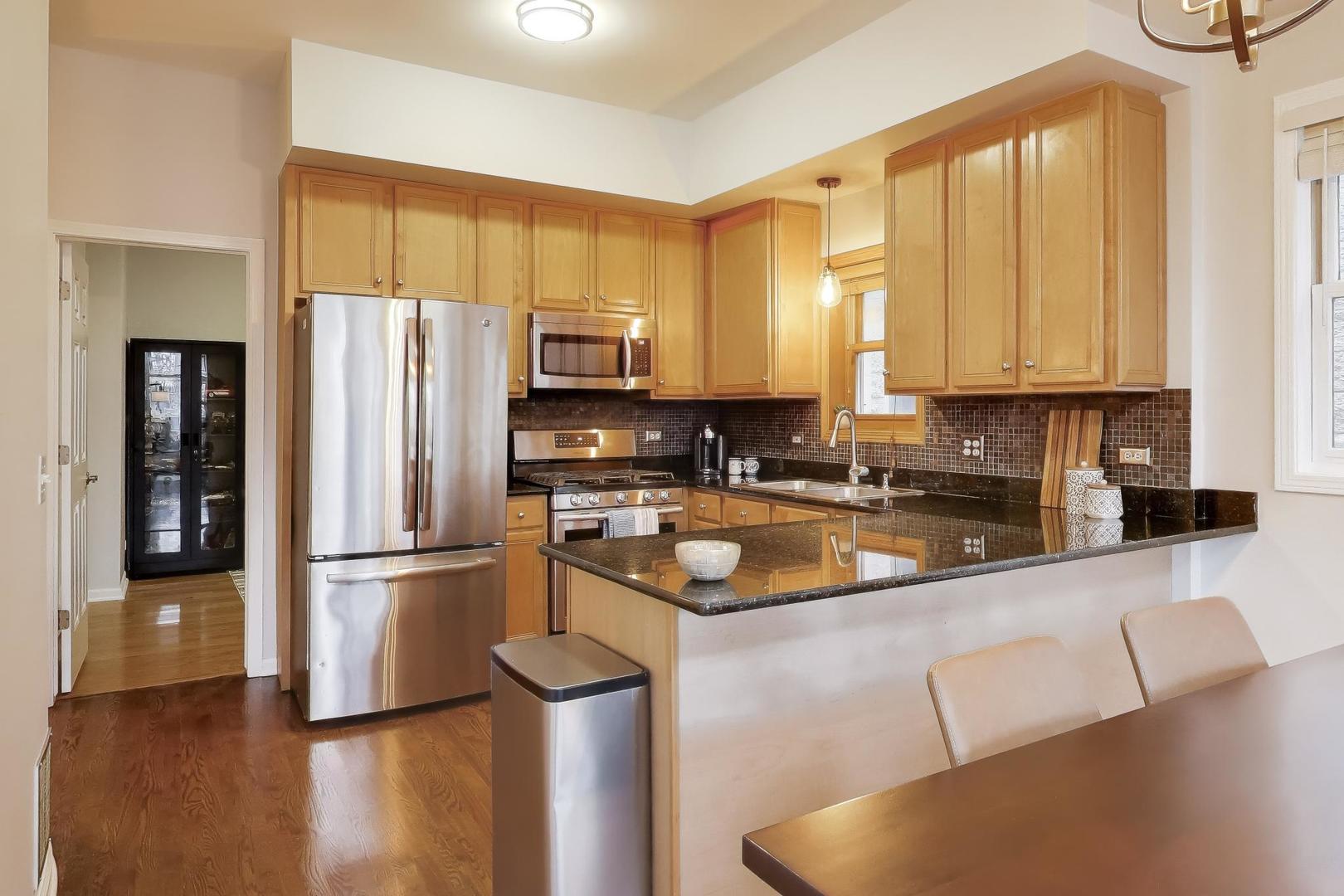 2852 N Damen Avenue Unit: 3