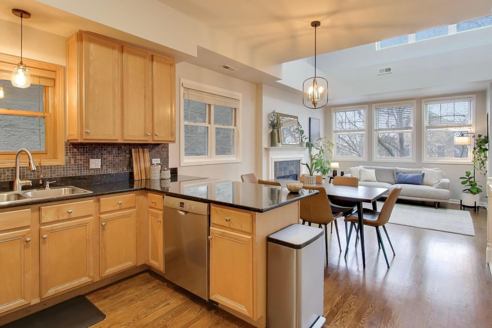 2852 N Damen Avenue Unit: 3