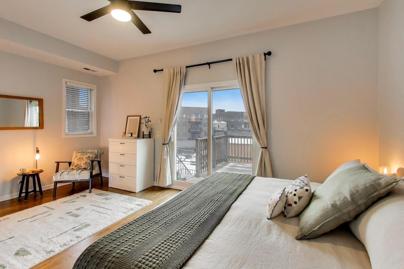2852 N Damen Avenue Unit: 3
