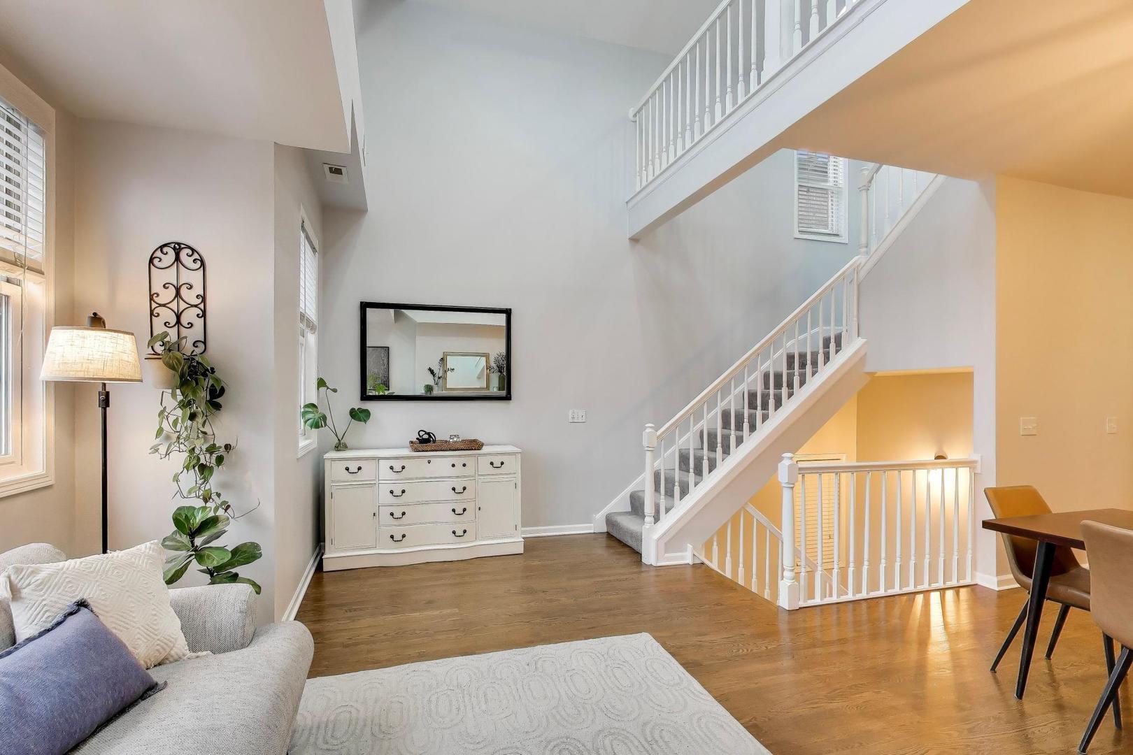 2852 N Damen Avenue Unit: 3