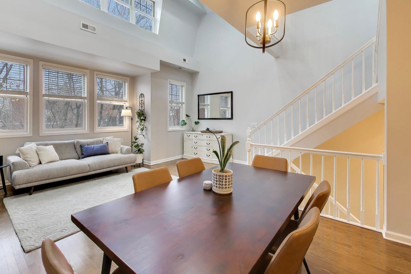 2852 N Damen Avenue Unit: 3